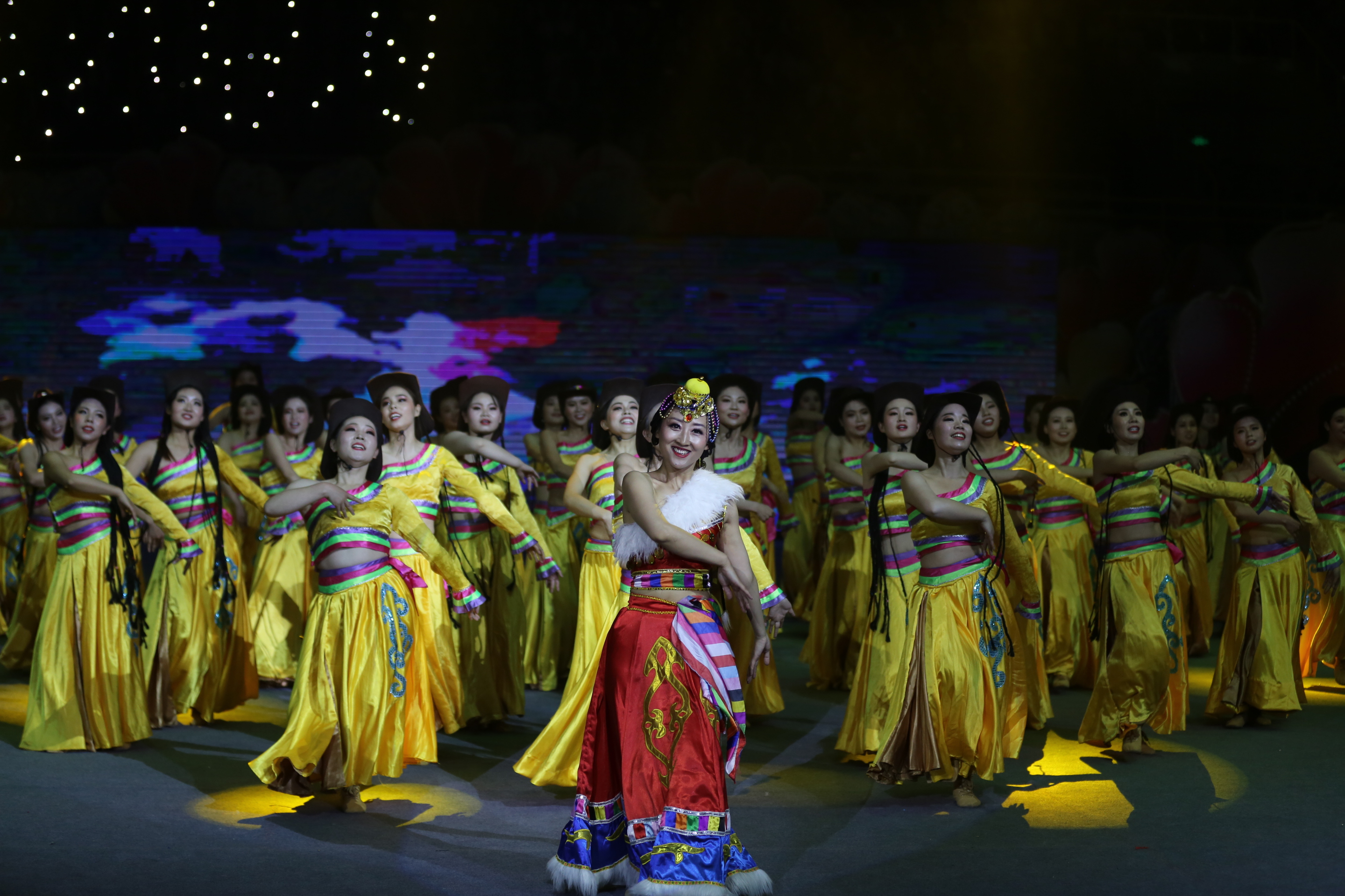 Đại hội thứ mười lăm của toàn thể nhân viên và khen thưởng của Siêu thị Hạnh Phúc Đại Trương - Tình cảm tràn đầy